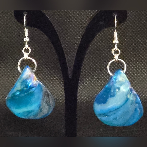 Dyed shell earrings - Picture 1 of 6